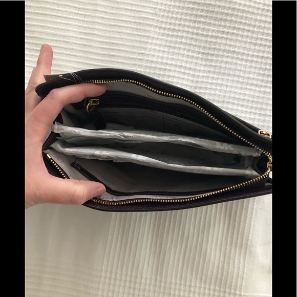 Crocodile embossed large cross body clutch - Picture 3 of 4